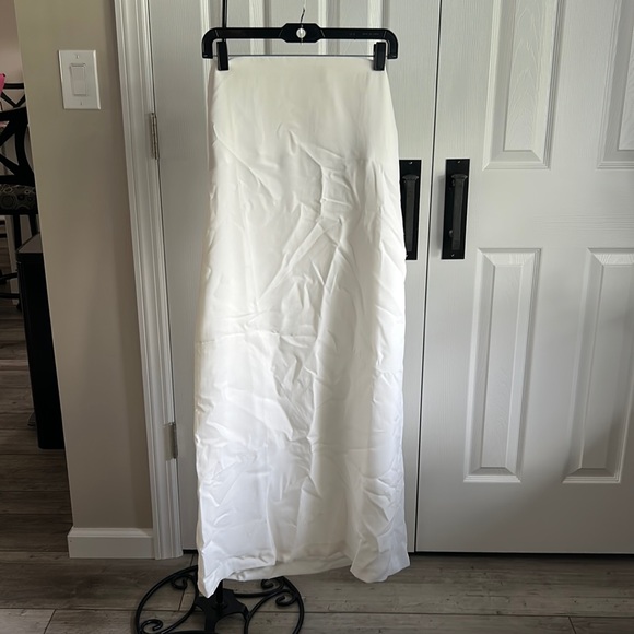 Strapless Ivory Crepe Marin Dress
TUCKERNUCK - Picture 7 of 7